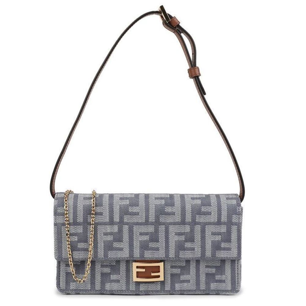 Baguette Chain Wallet